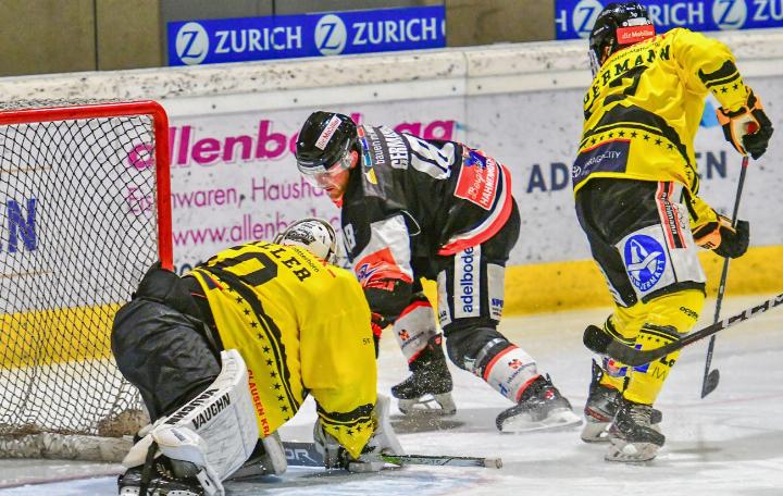 Der Adelbodner Captain Germann scheitert am gegnerischen Torhüter Schaller. BILD: ZVG/ZRYD Der Adelbodner Captain Germann scheitert am gegnerischen Torhüter Schaller. BILD: ZVG/ZRYD