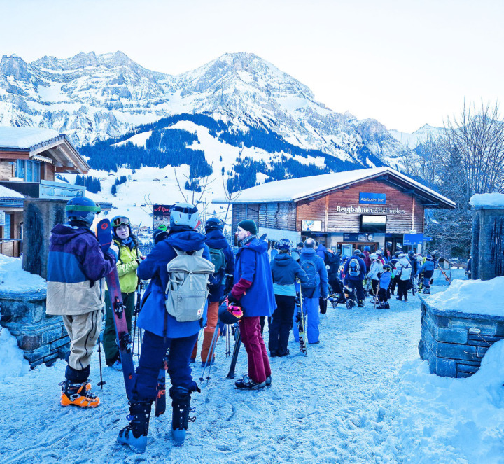 Das Schlangestehen vor der Dorfbahn lohnte sich: Die Bedingungen fürs Skifahren und Snowboarden waren an den Festtagen phänomenal. ALLE BILDER: YVONNE BALDININI