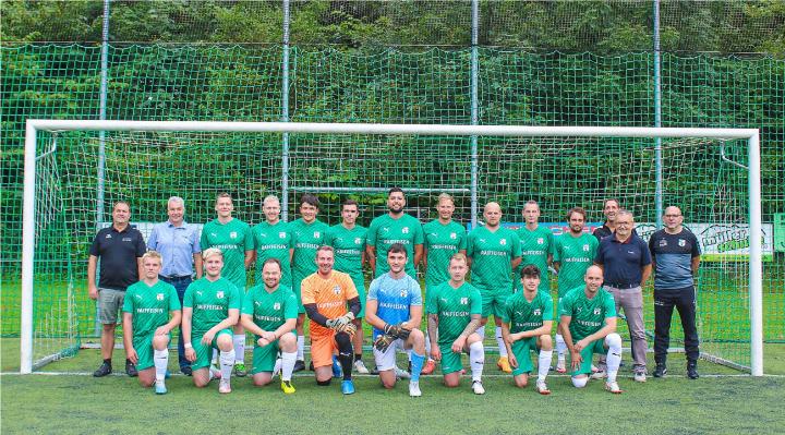 Rechtzeitig vor dem Saisonbeginn ist die erste Mannschaft neu eingekleidet worden. BILDER: MICHAEL MAURER