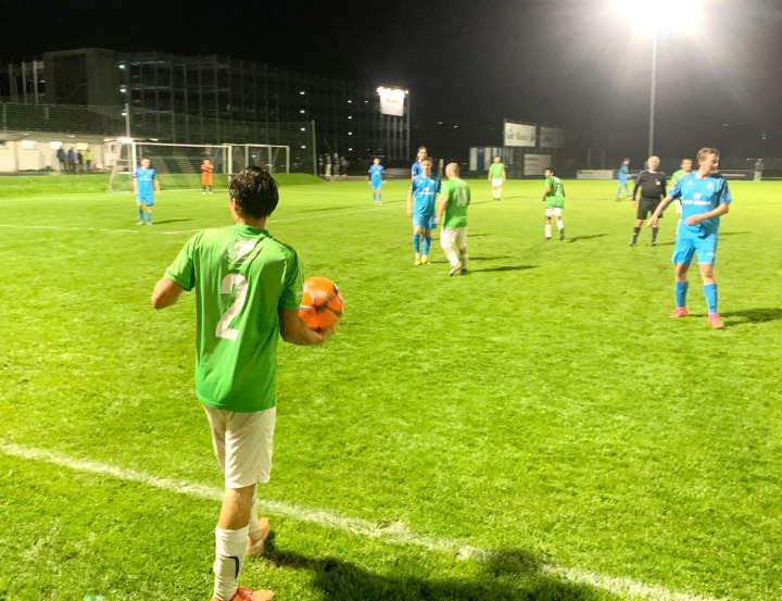 Die Partie der Fünftliga-Teams des gastgebenden FC Frutigen und des FC Reichenbach war sehr abwechslungsreich – und das Endresultat eindeutig. BILD: MICHAEL MAURER