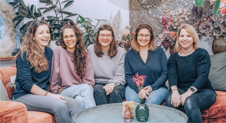Das Ferienpass-Team (v. l.): Melanie Sieber, Sara Schindler, Nicole Wegmüller, Denja Jenzer, Claudia Fritschi. BILD: MARTINA RIEBEN