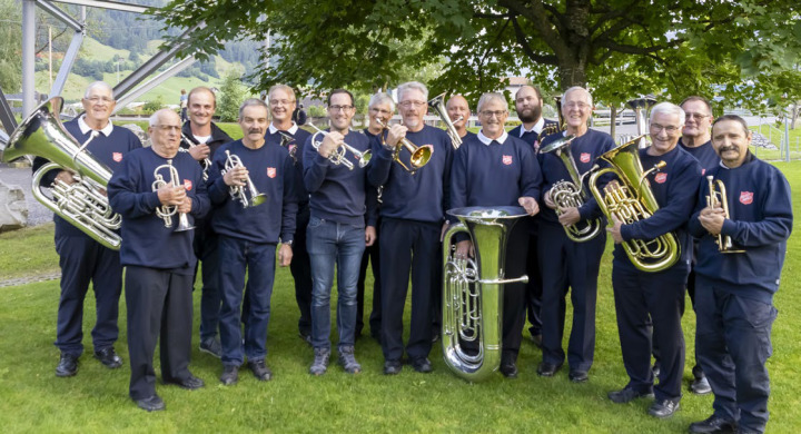 Sehr zur Freude der vielen Besucher spielte die Brass Band Frutigland der Heilsarmee im Frutigresort.