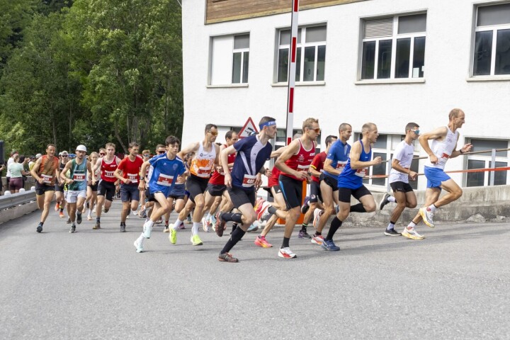 Start bei der Mineralquelle. Bild: Michael Schinnerling