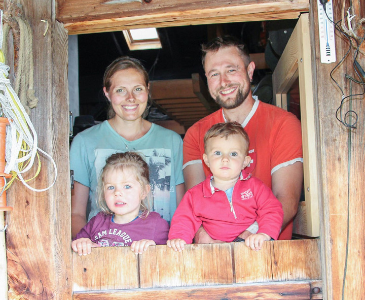 Bertha und Thomas Schmid-von Känel mit ihren Kindern Amira und Fabio.