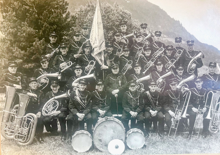 Die Musikgesellschaft Reichenbach anlässlich ihres 50-jährigen Bestehens (1950). BILDER: ZVG