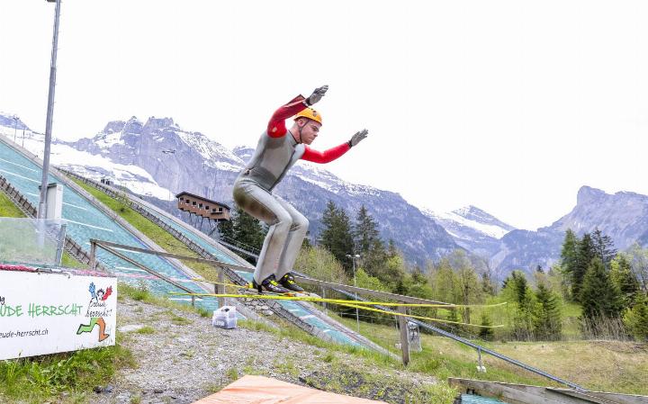 Die Teilnehmer hatten sichtlich Freude an den Übungen. BILDER: MICHAEL SCHINNERLING