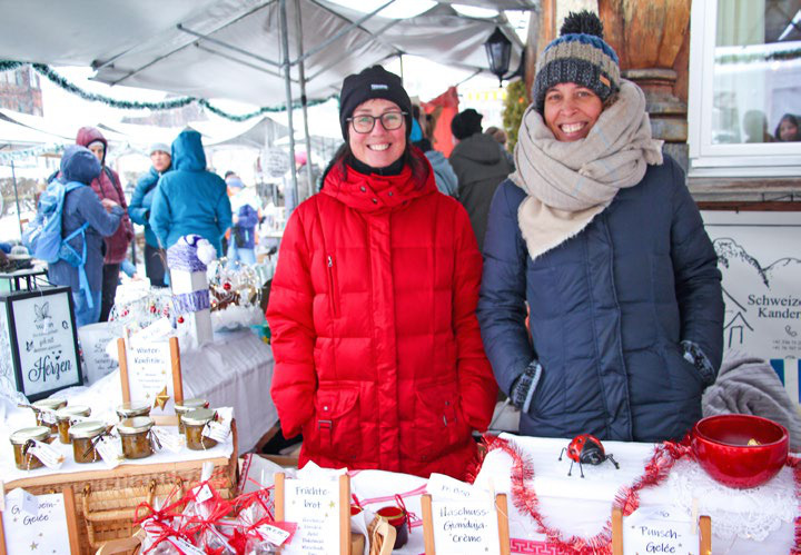 Früchtebrötchen und Glühweingelee gab es am Stand von Mona Kallen und Simone Schönthal zu kaufen