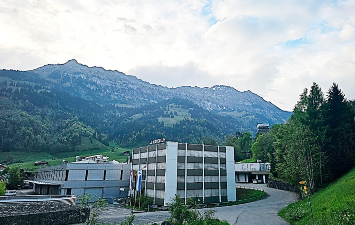 Die Frutiger Wandfluh AG gehört zu den 100 grössten Arbeitgebern des Kantons Bern. Kleines Bild: Matthias Wandfluh, CEO der Wandfluh Gruppe BILD: MARTIN NATTERER
