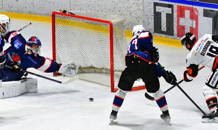 Adelbodens Stürmer Germann erzielte das 5:1 im Powerplay. BILD: BJÖRN ZRYD