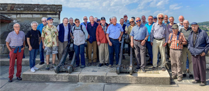 Das Gruppenbild entstand auf der Munotzinne. Die dazugehörige Festungsanlage ist das Wahrzeichen der Stadt Schaffhausen und bietet einen Fernblick über die Altstadt und den Rhein. BILD: ZVG