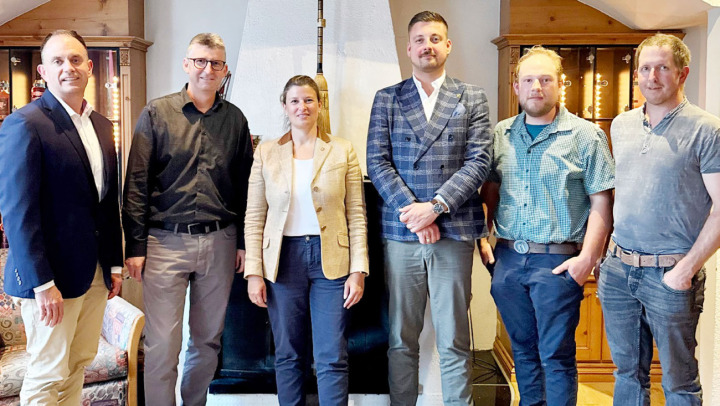 Verwaltungsrat und Geschäftsleitung der LST AG (von links): Volker Herzog, Lukas Eichenberger, Helena Galanakis, Christian Burkhard, Lukas Zeller und Hansjürg Gobeli BILD: ZVG