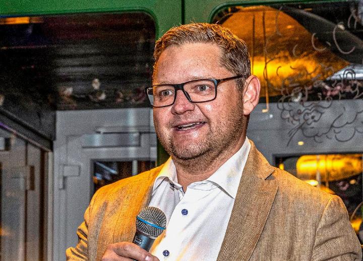 Nico Seiler sagte «Auf Wiedersehen» – und freut sich nun auf die neue Ära im Vintage Hotel. BILD: MICHAEL SCHINNERLING