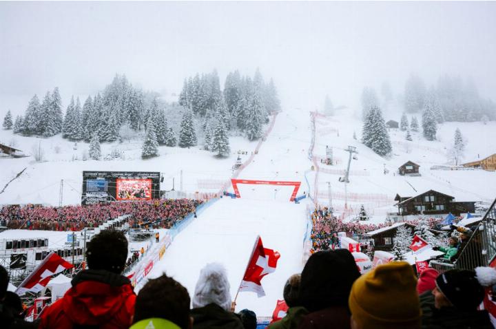 Auch in diesem Jahr war die Tribüne beim Riesenslalom wieder voll. BILD: ZVG