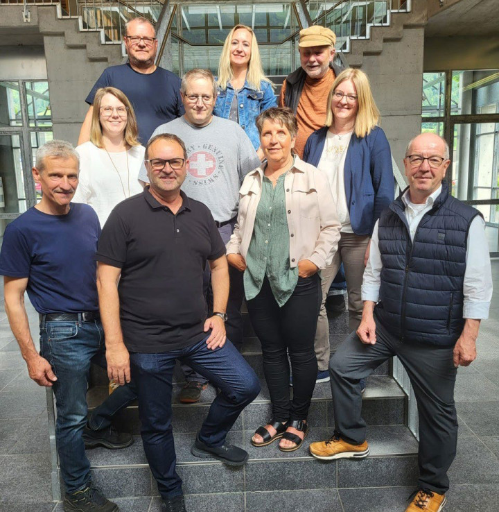1. Reihe: Daniel Wäfler, Thomas Gyseler, GR-Präsident, Priska Zurbrügg (10 Jahre), Peter Grossen (45 Jahre) 2. Reihe: Jennifer Zumbrunnen (10 Jahre), René Schmid (15 Jahre), Heidi Schmid (20 Jahre) 3. Reihe: Toni Rieder (30 Jahre), Corinne Erb (10 Jahre), Paul Schranz (20 Jahre) GEMEINDE FRUTIGEN