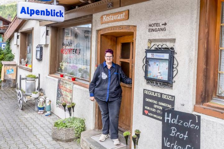Regula Schmid-Ogi freut sich mächtig auf das Herbstfest. Falls es regnet, findet der Anlass in der Gaststube statt.
BILD: MICHAEL SCHINNERLING