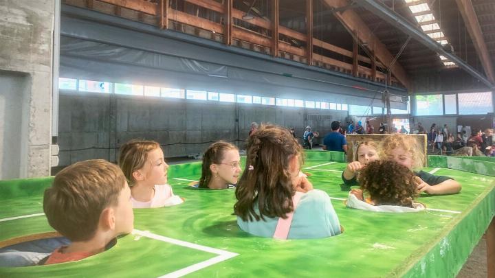 Fussball mal anders – die Fantasie kennt keine Grenzen. BILDER: JAEL SCHMID / ELIANE TRUMMER