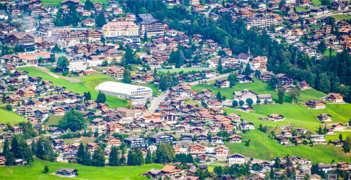 Wer Obmann werden will, muss das ganze Dorf im Blick behalten. BILD: PIXSALO / STOCK.ADOBE.COM