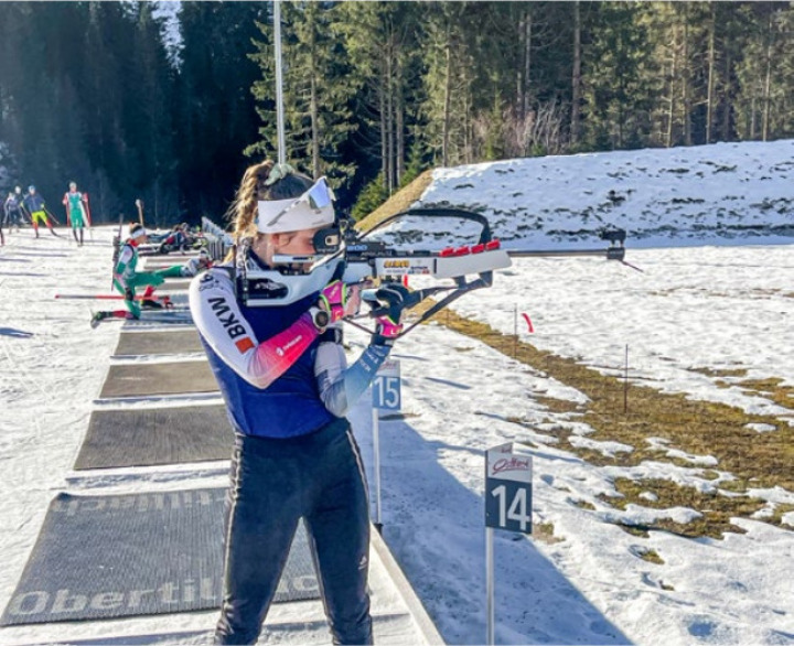 Enya Mürner am Schiessstand. BILD: ZVG