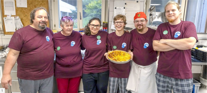 1: Das Küchenteam sorgte hinter den Kulissen für das Wohl der Gäste: Bruno, Barbara, Luana, Eliane, Mario und Matthias (v. l.)