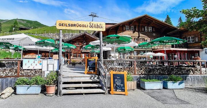 Das Restaurant Geilsbrüggli überzeugt mit köstlichen Gerichten, aufmerksamem Service und seiner Lage in der wunderschönen Bergwelt Adelbodens. BILDER: ZVG / THOMAS FEUZ