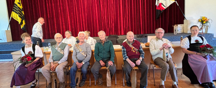 Die Veteraninnen und Veteranen hatten Durchhaltewillen gezeigt und wurden entsprechend gewürdigt. BILD: HEIDI ZIMMERMANN
