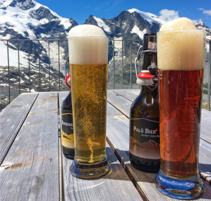 Die Brauerei Engadiner Bier, von der diese Sorten stammen, ist eines von vielen kleineren Brauereiprojekten in der Schweiz und wird von einem Förderverein unterstützt. BILD: RENATE HODEL