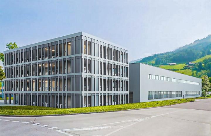 So werden das Bürogebäude und die Produktionshalle ausssehen VISUALISIERUNG: ZVG