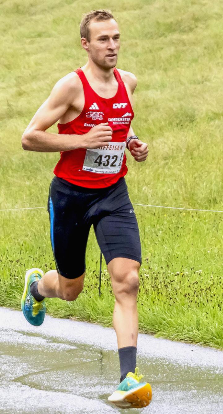 Beim Einlauf war die Freude über den zweiten Rang bei Jerôme Furer gross. BILD: MICHAEL SCHINNERLING Beim Einlauf war die Freude über den zweiten Rang bei Jerôme Furer gross. BILD: MICHAEL SCHINNERLING