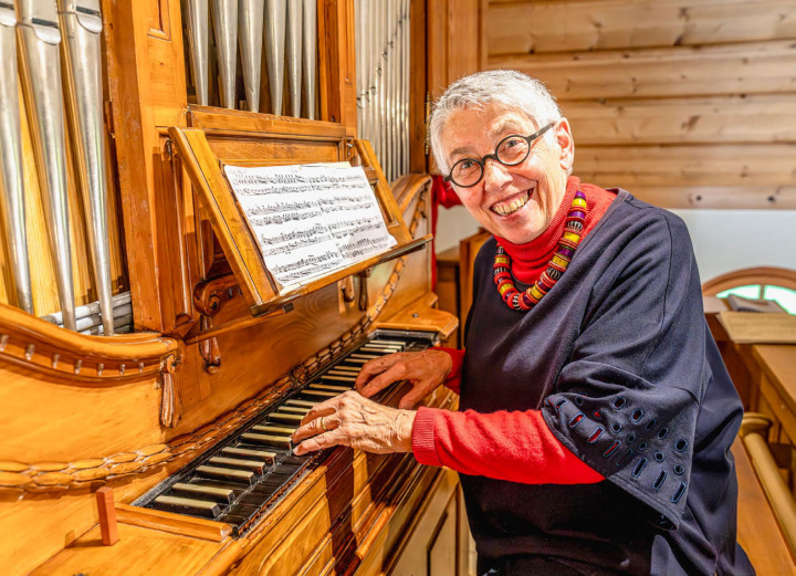 Eine sichtlich erfreute Annerös Hulliger zeigte sich begeistert von der Klangvielfalt der Orgel. BILDER: MARTIN WENGER
