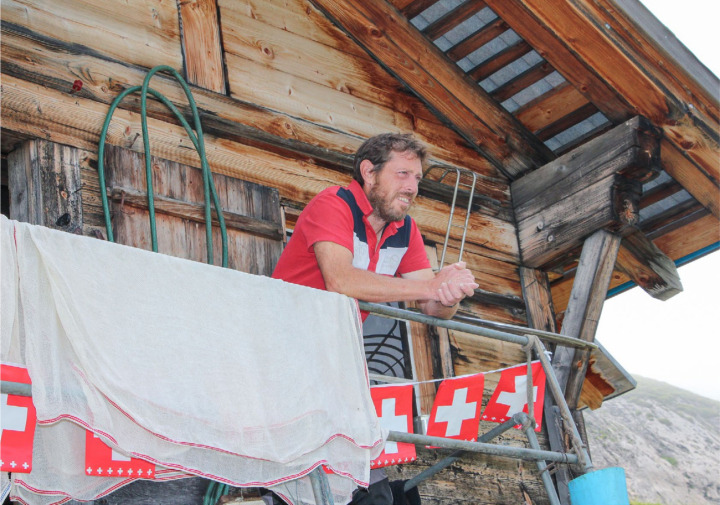Beat «Bidu» Nobs behielt auf der Alp stets den Überblick. BILD: K ATHARINA WITTWER