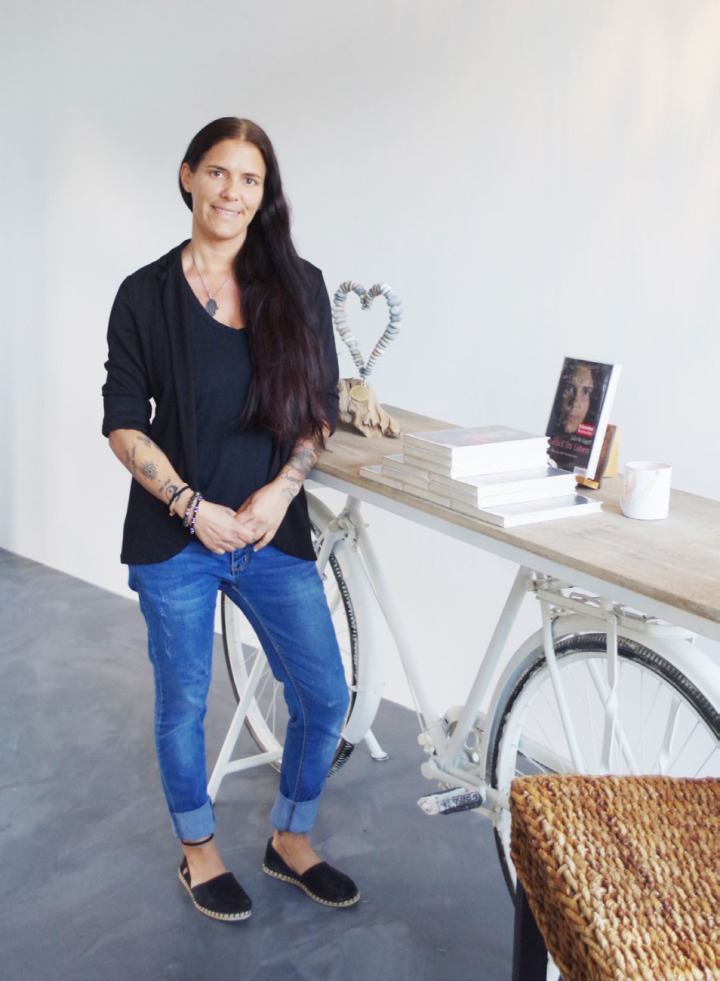 Die Autorin und ihr Werk: Silvia Eyer – «Zurück im Leben» BILD: BETTINA ENSER