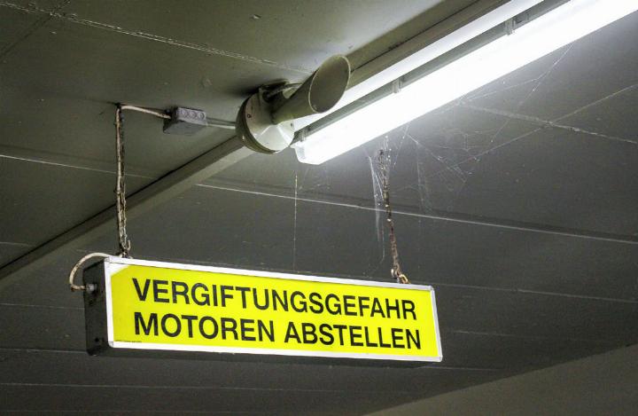 Motoren und Standheizungen sollten in geschlossenen Räumen nicht über längere Zeit laufen. BILD: STEFFEN / STOCK.ADOBE.COM