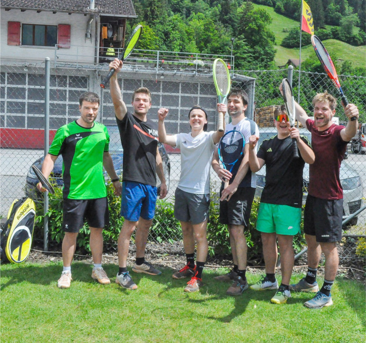 Die künftigen Erstligisten (v. l.) freuen sich sehr über ihren Triumph: Roger Gerber, Simon Germann, Silas Bettschen, Marc Schmid, Denny Bettschen und Stefan Germann. BILD: BARBARA WILLEN