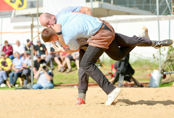 Schlussgang mit Thöni Reto gegen Klossner Adrian. BILD: MARLIES BIRCHER