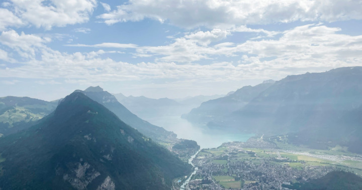 Die Schülerinnen und Schüler genossen einen Schwenker über Interlaken. BILDER: SARAH WNUK