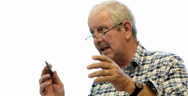 Hans Rösti erklärte die Helikopterrettungsübung. BILD: GERHARD KAPPHAN