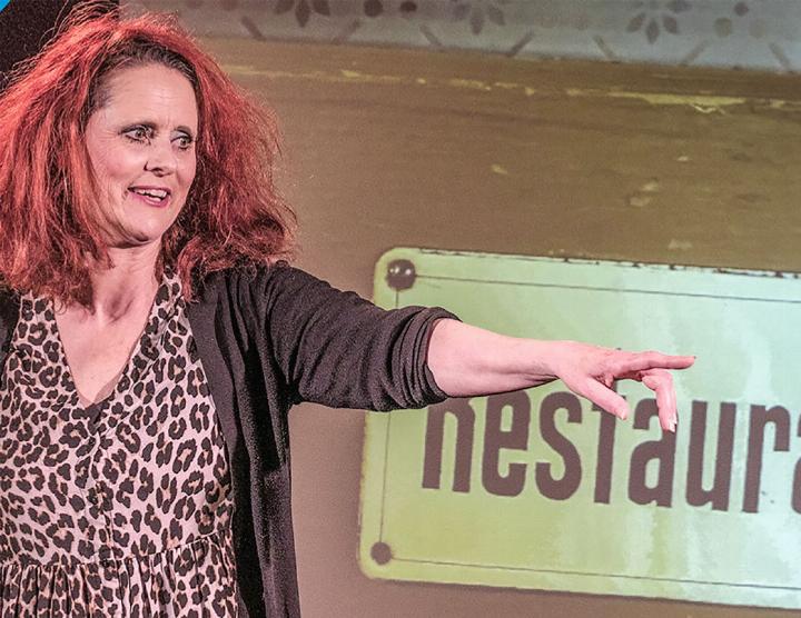 Eine Beiz, wie sie im Buche steht: Typische Szene aus dem Stück «Friedau – eine Hommage an die Beiz». BILD: MICHAEL SCHINNERLING