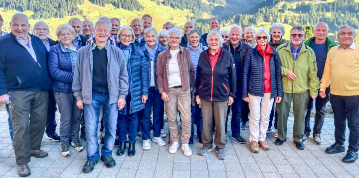 Der Jahrgang 1938 der Holzachseggen-Schülerinnen und -Schüler war der letzte, der im heute baufälligen Schulhaus zur Schule ging. Die jüngeren Jahrgänge durften alle ins neuerstellte Schulhaus im Ausserschwand. BILD: ZVG